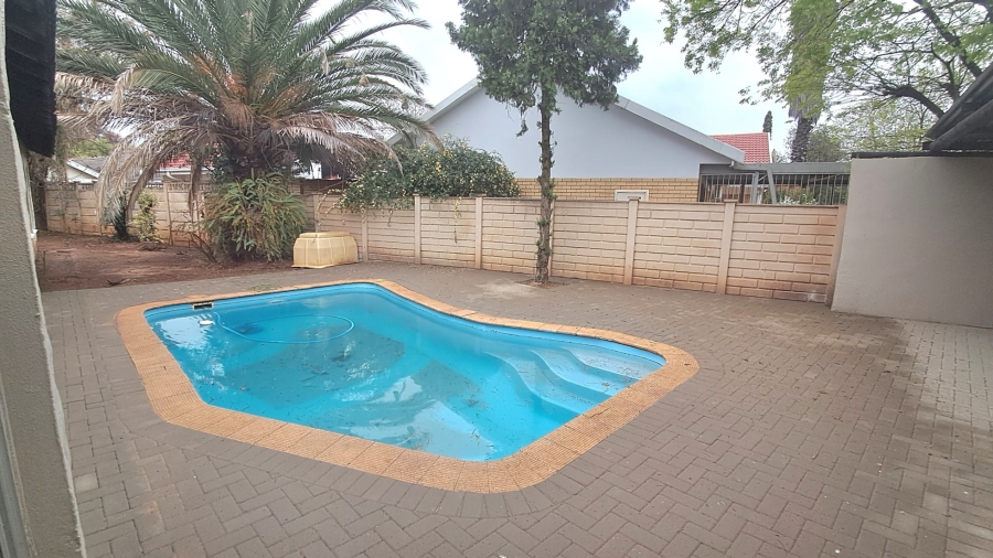 5 Bedroom Property for Sale in Fichardt Park Free State